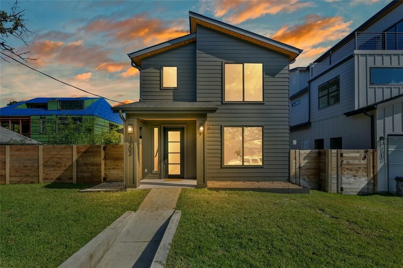 Virtual tour of 1303 Singleton ST