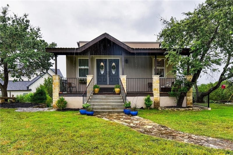 Virtual tour of 1330 Deer Creek Cir