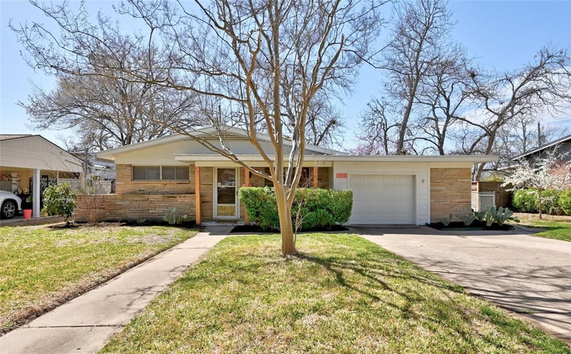 Virtual tour of 1403 Ridgemont DR