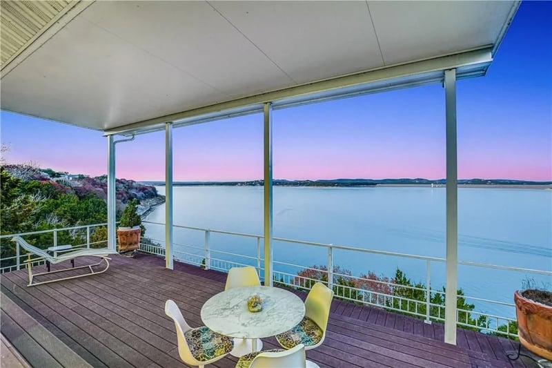 Virtual tour of 1460 O C Trout Dr