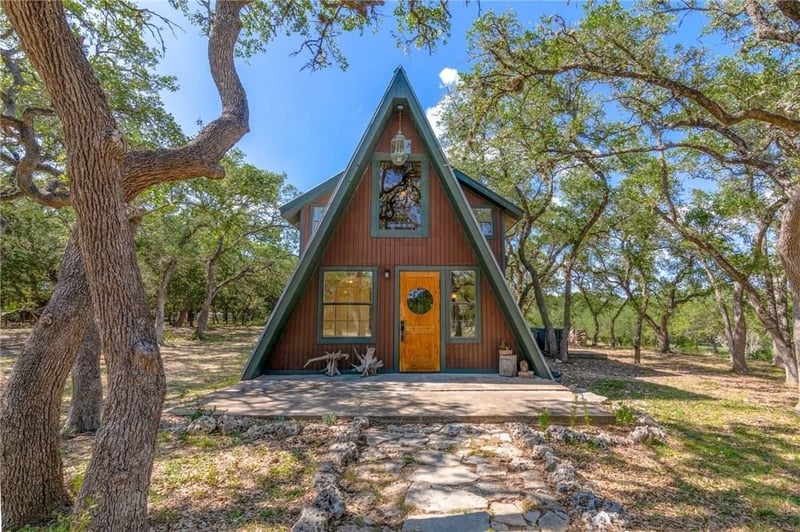 Video tour of 180 Link Ln