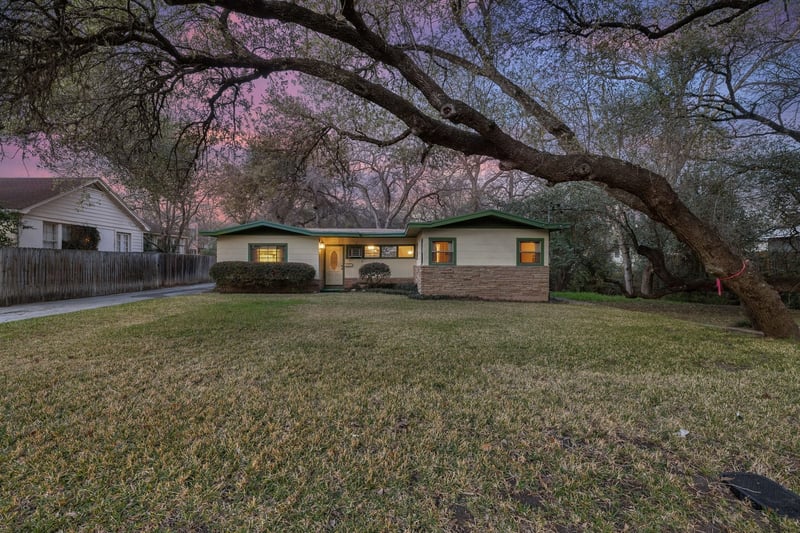 Virtual tour of 2004 Griswold Ln