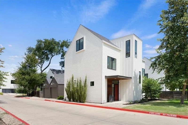 Virtual tour of 2010 Goodrich Ave Unit #3A