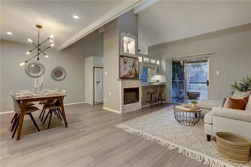 Virtual tour of 2601 Del Curto RD Unit #106