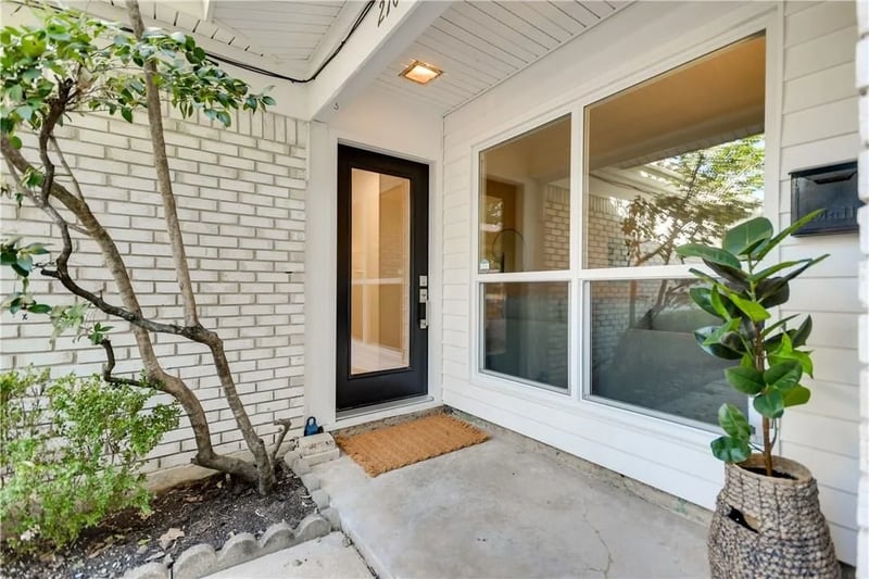 Virtual tour of 2701 Ashdale Dr
