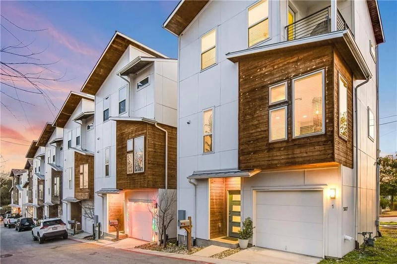 Virtual tour of 3007 E 12th ST Unit #A