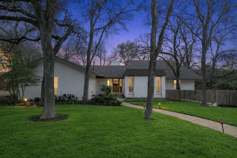 Virtual tour of 3607 Brownwood DR