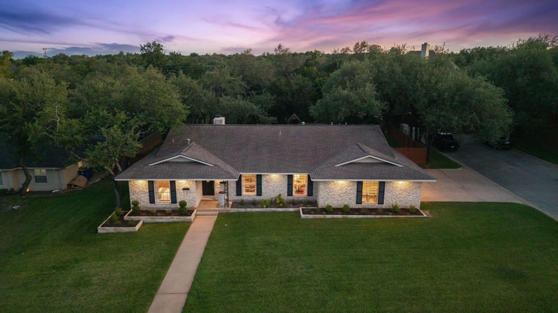 Virtual tour of 4011 Greystone Dr
