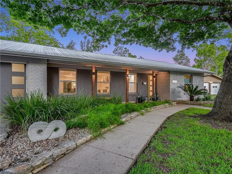 Virtual tour of 7203 Shoal Creek Blvd