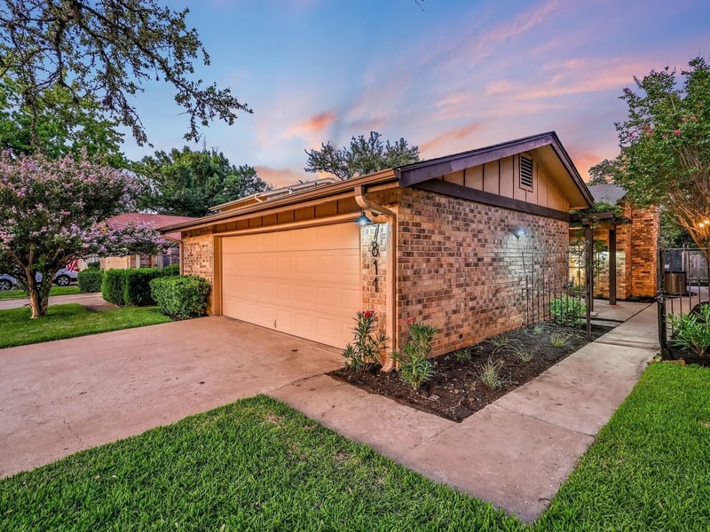 Virtual tour of 7811 Ridgeline DR