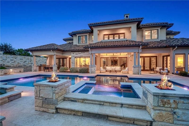 Virtual tour of 8532 Calera Dr