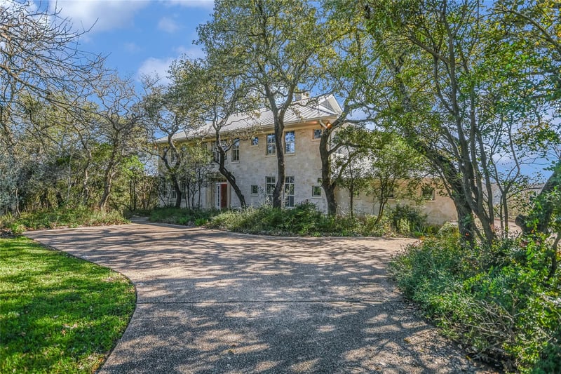 Virtual tour of 1 Hedge LN