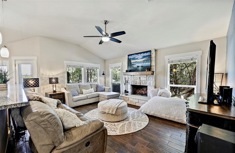 Virtual tour of 1 Rolling Hills Rd