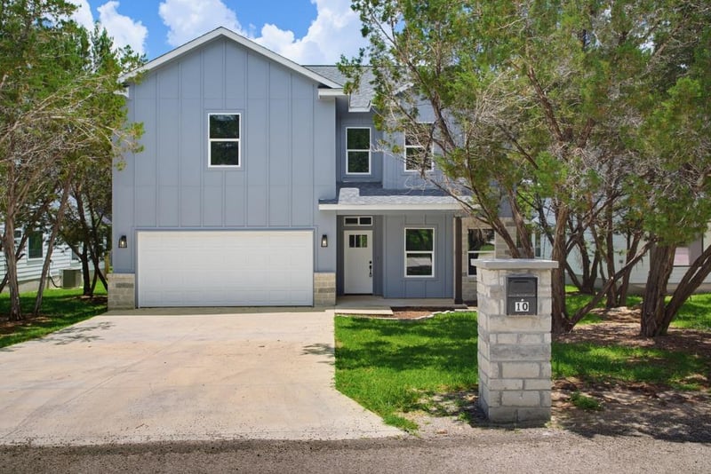 Virtual tour of 10 Honeysuckle LN