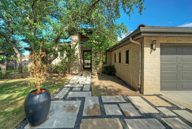 Virtual tour of 10 Monarch Oaks Ln