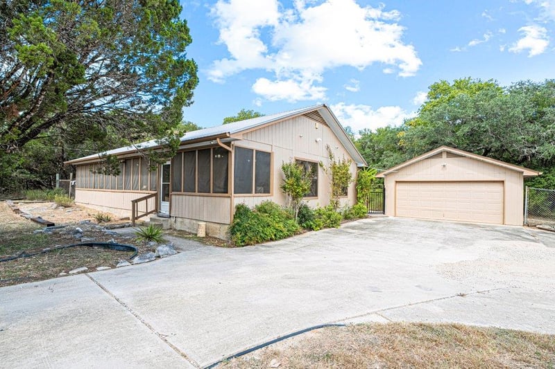 Virtual tour of 10 W El Camino Real