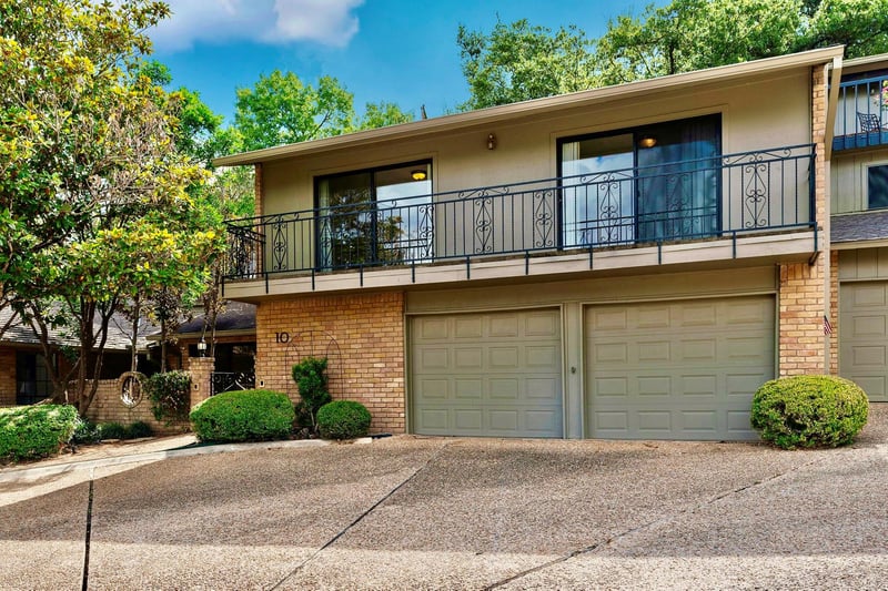 Virtual tour of 10 Woodstone SQ