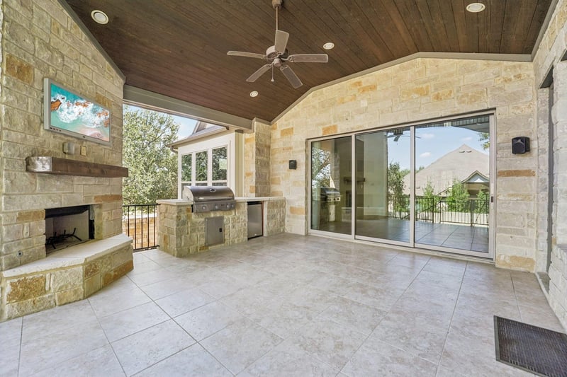 Virtual tour of 100 Barefoot Park LN