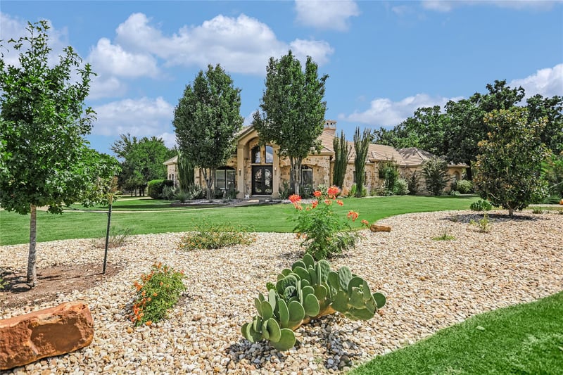 Virtual tour of 100 Dovetail LN