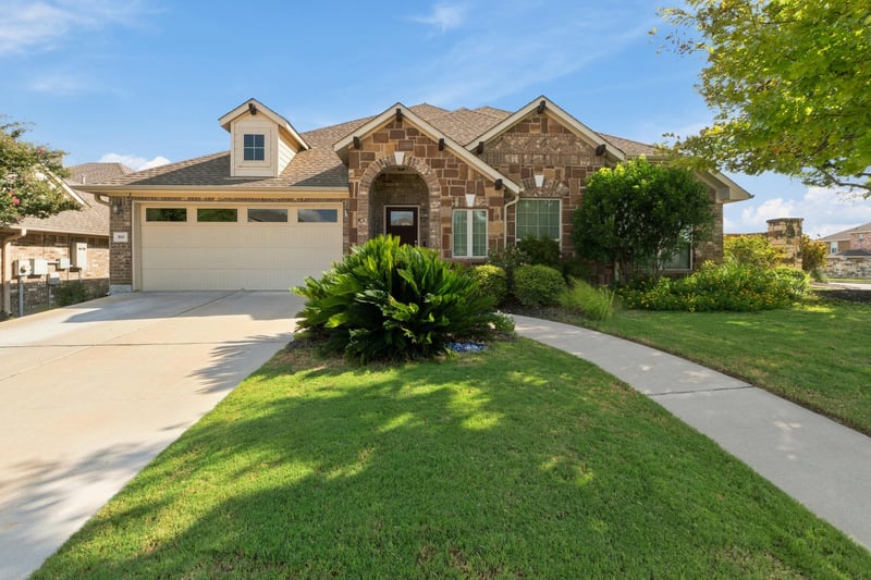 Virtual tour of 100 Lismore ST