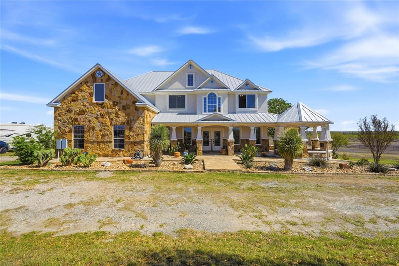 Virtual tour of 100 Mayfield Ln