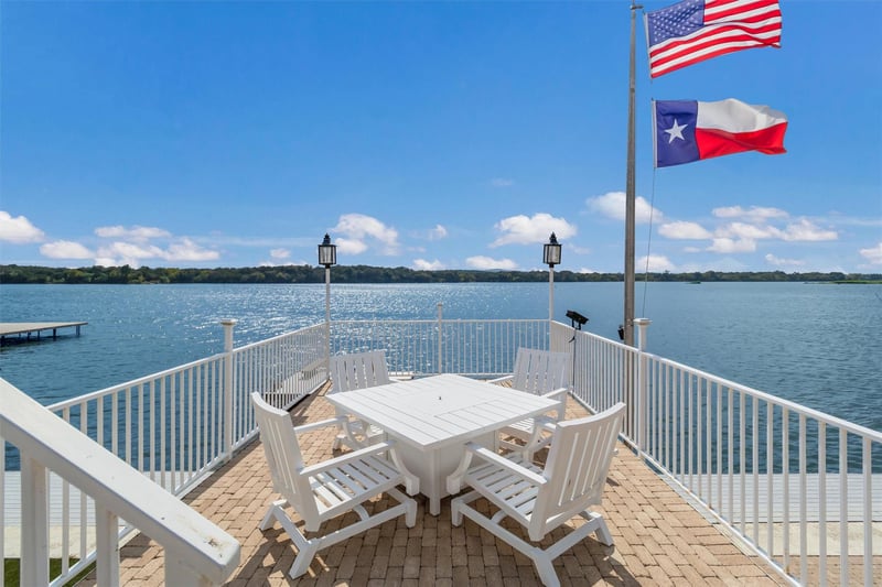 Virtual tour of 100 S Waterway DR