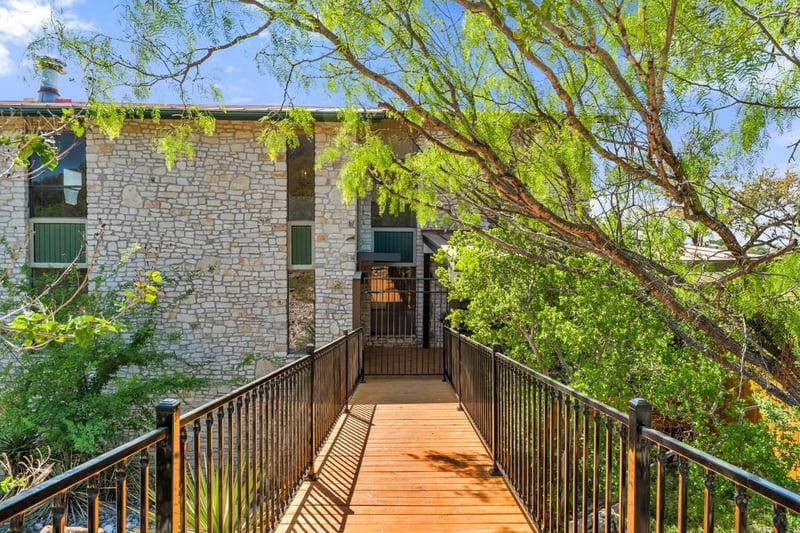 Virtual tour of 100 Semi CIR