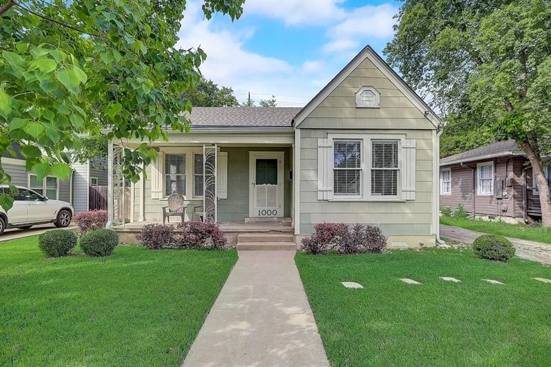 Virtual tour of 1000 E 38th St