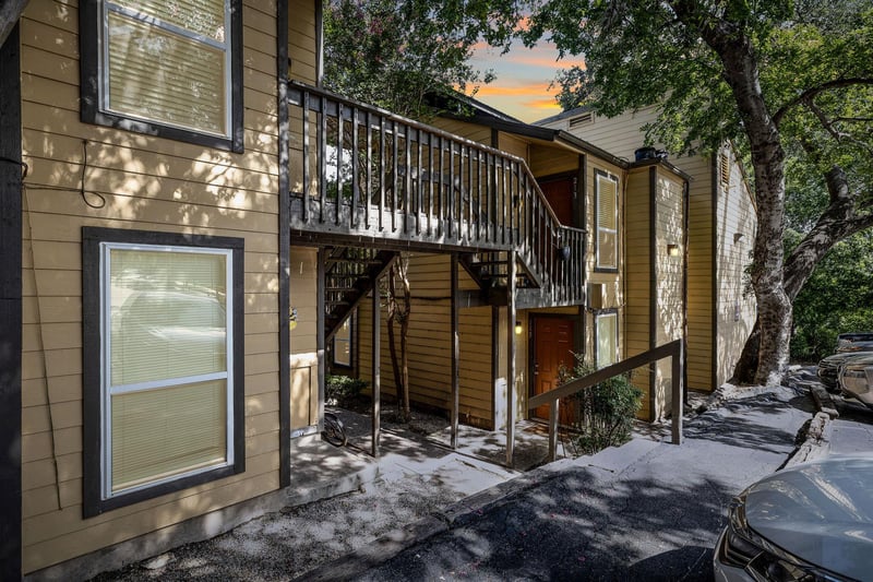 Virtual tour of 1000 W 26th ST Unit #213