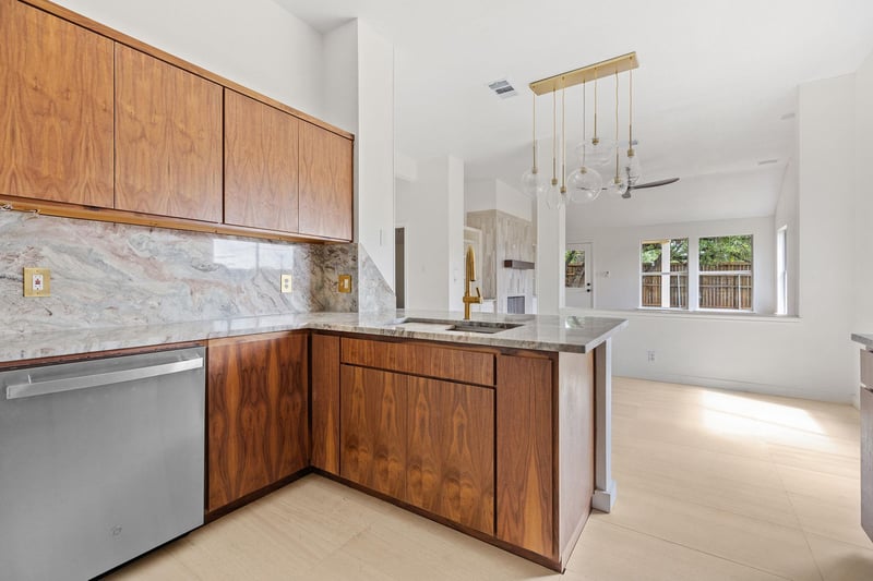 Virtual tour of 1000 Woodview DR