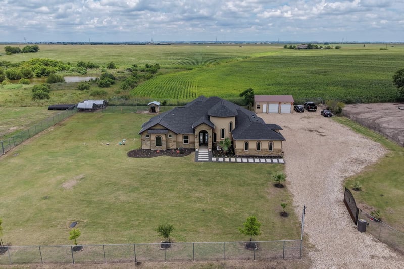 Virtual tour of 1001 County Road 394