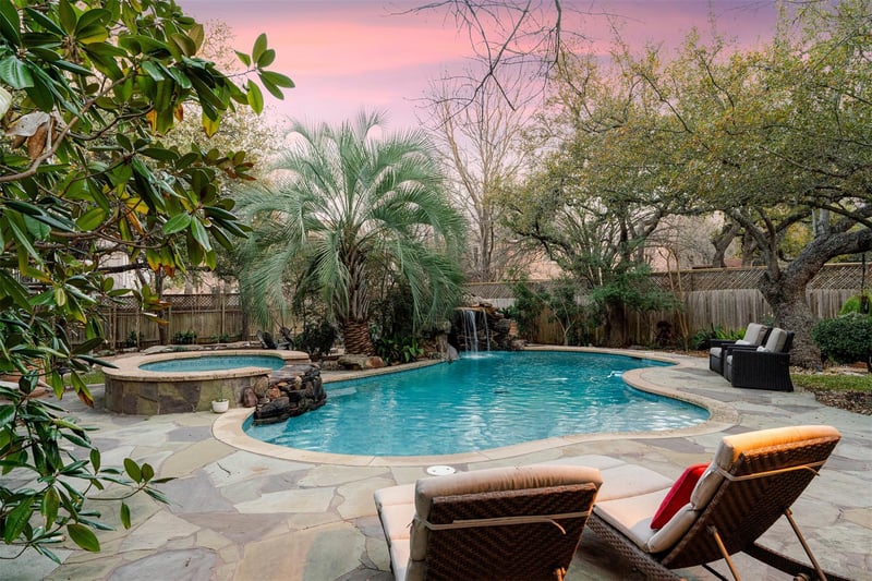 Virtual tour of 10019 Estancia LN