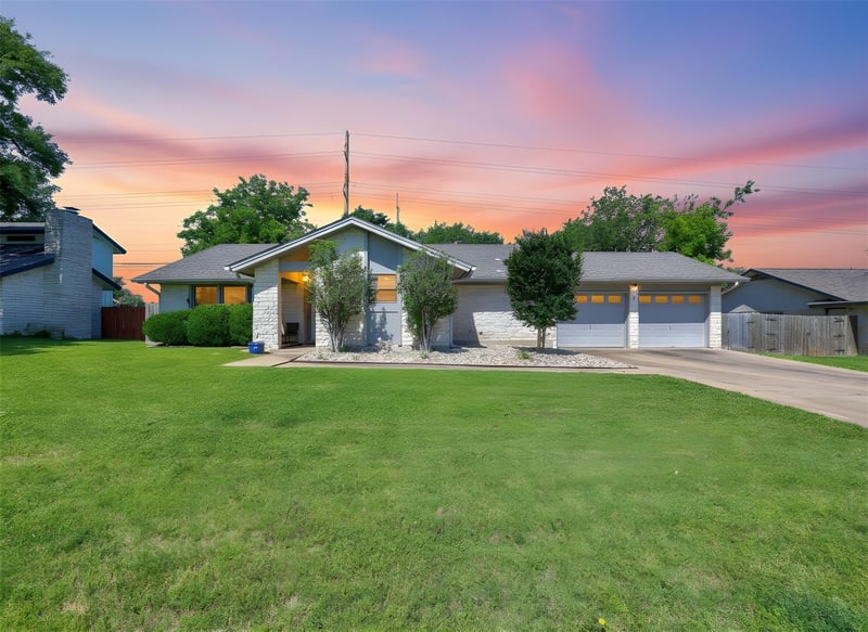 Virtual tour of 1002 Deep Wood DR