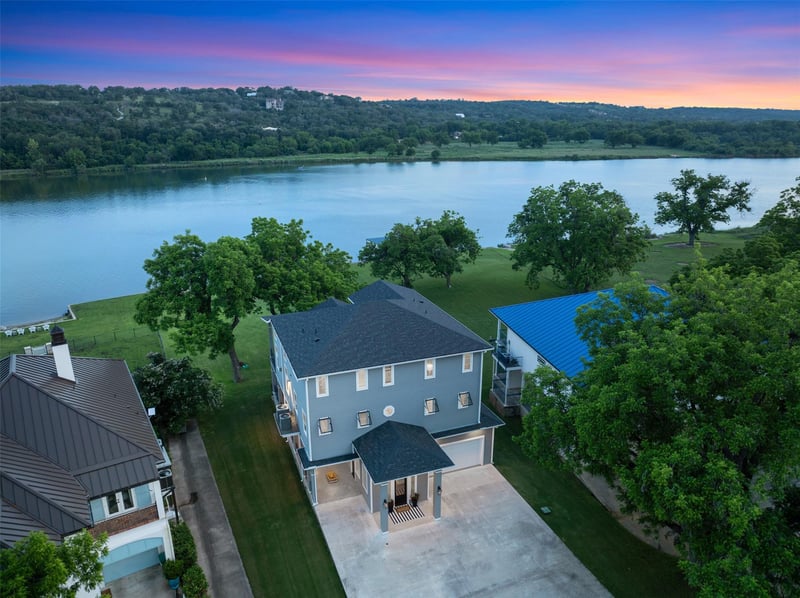 Virtual tour of 1002 Pecan CIR