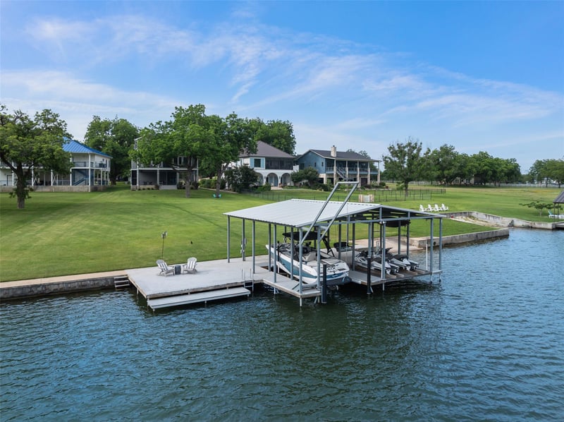 Virtual tour of 1002 Pecan CIR