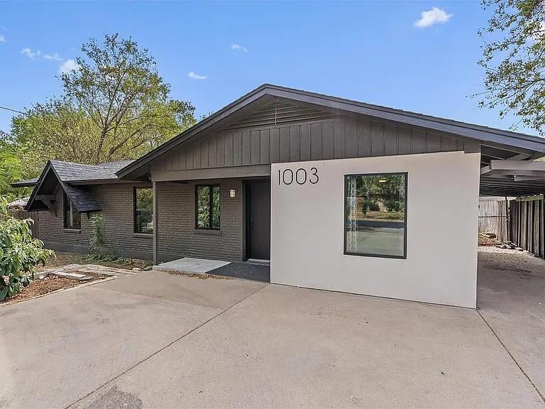 Virtual tour of 1003 Fauntleroy TRL
