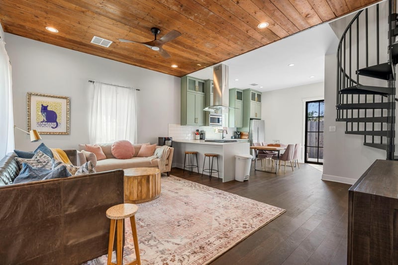 Virtual tour of 1003 Romeria DR