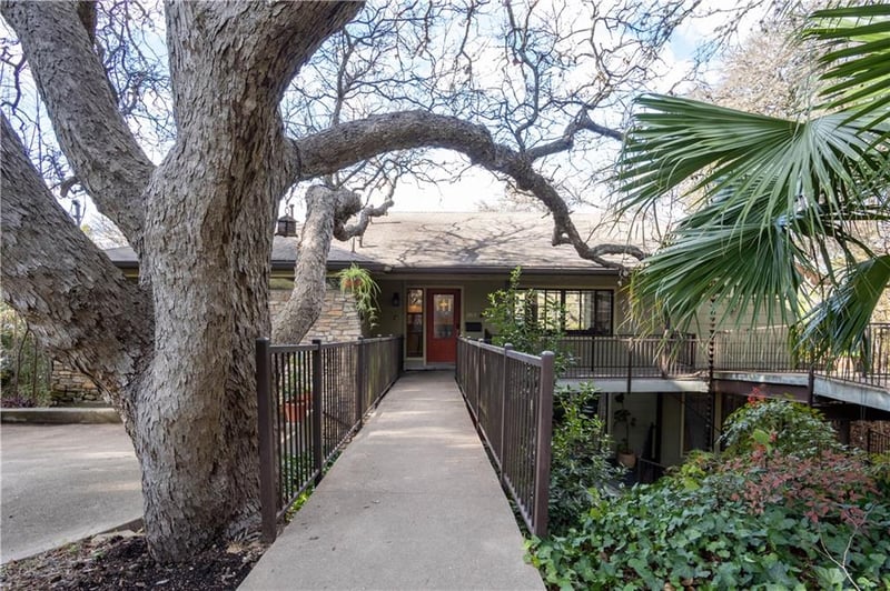 Virtual tour of 1004 Lund ST