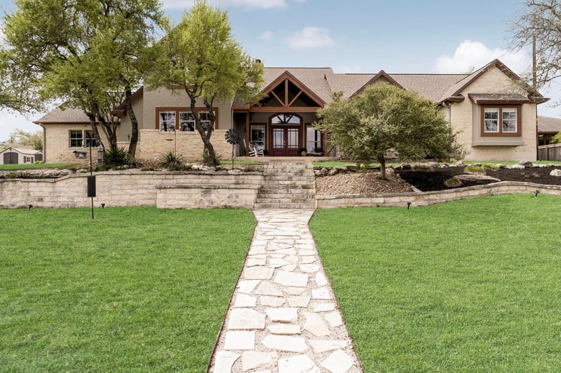 Virtual tour of 1005 Canyonwood Dr