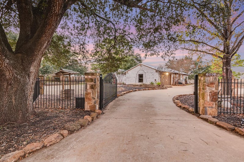 Virtual tour of 1005 Colorado ST