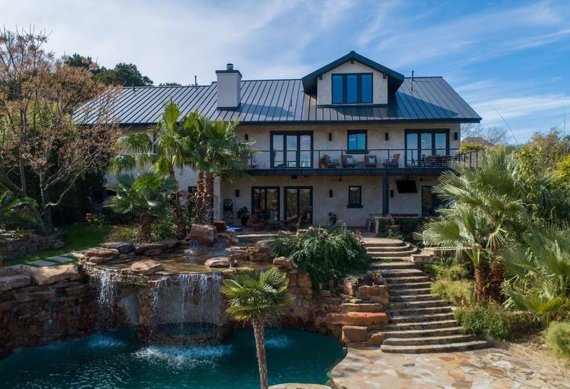 Virtual tour of 1005 N Weston LN