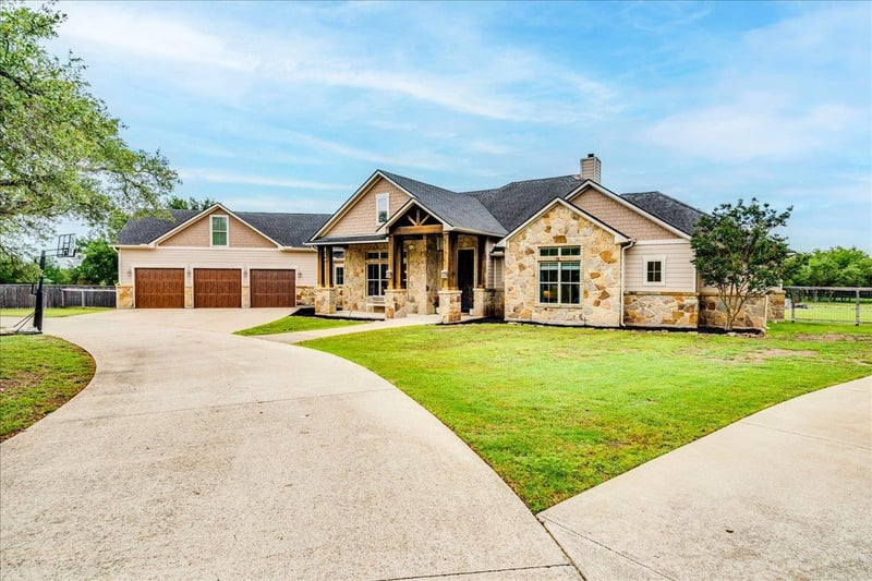 Virtual tour of 1006 Lone Star DR