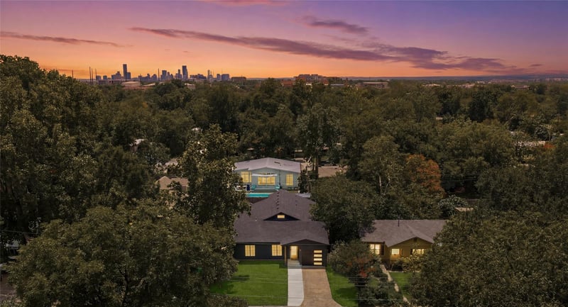 Virtual tour of 1007 Payne Ave