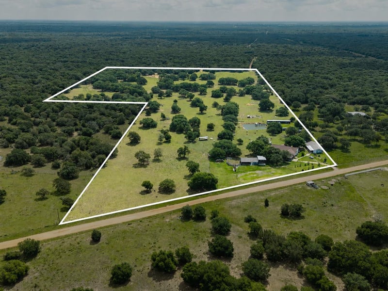 Virtual tour of 1009 Private Road 1024
