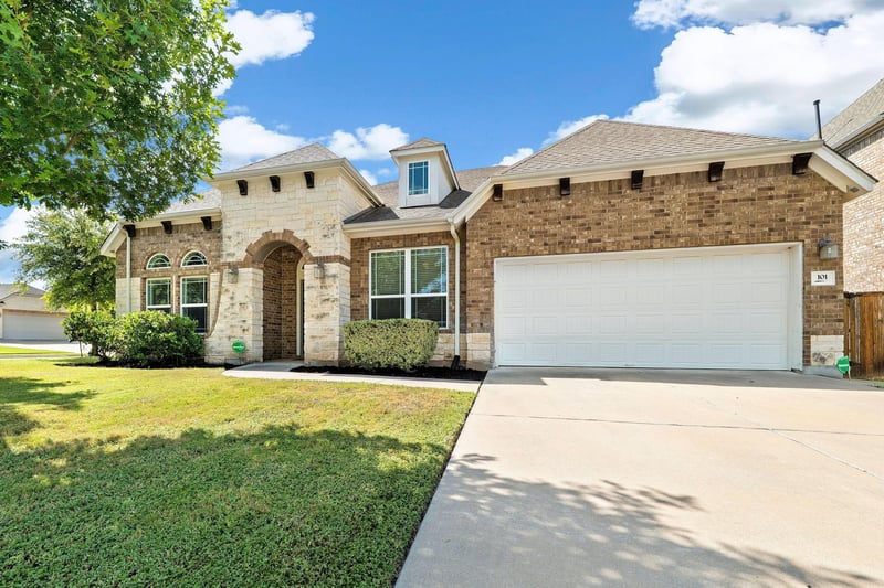 Virtual tour of 101 Canyon Lake LN