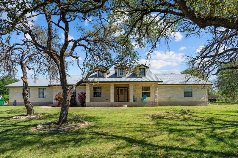 Virtual tour of 101 Oak Ridge Cir