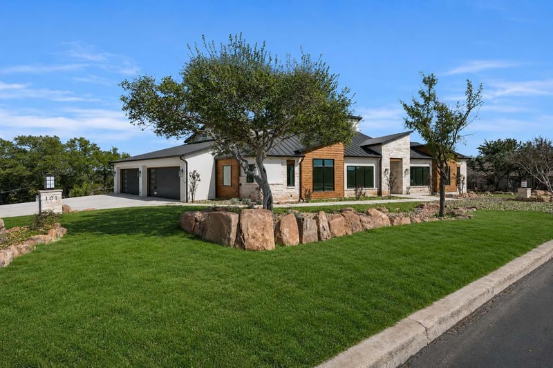 Virtual tour of 101 Silver Way