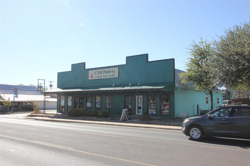 Virtual tour of 101 W Pecan St