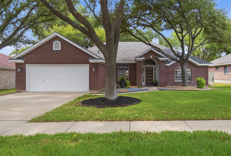 Virtual tour of 1010 Rocky Creek Dr