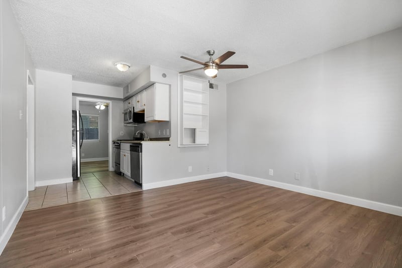 Virtual tour of 1010 W 23rd St Unit #4